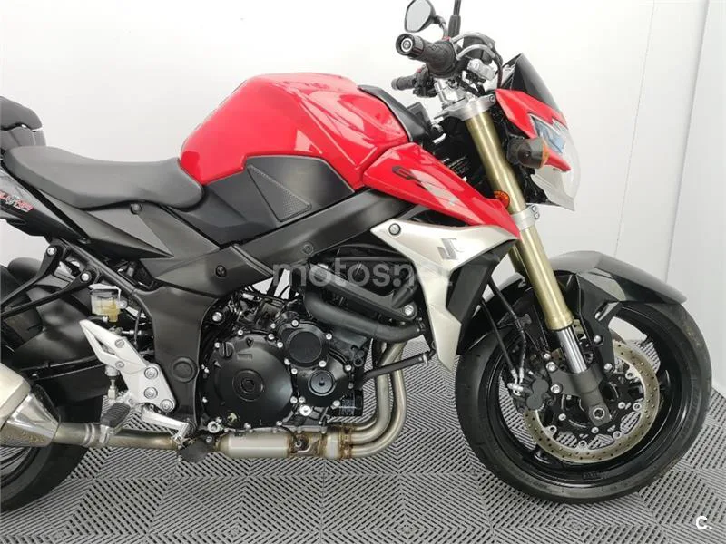 Suzuki GSR 750 – Vista 6