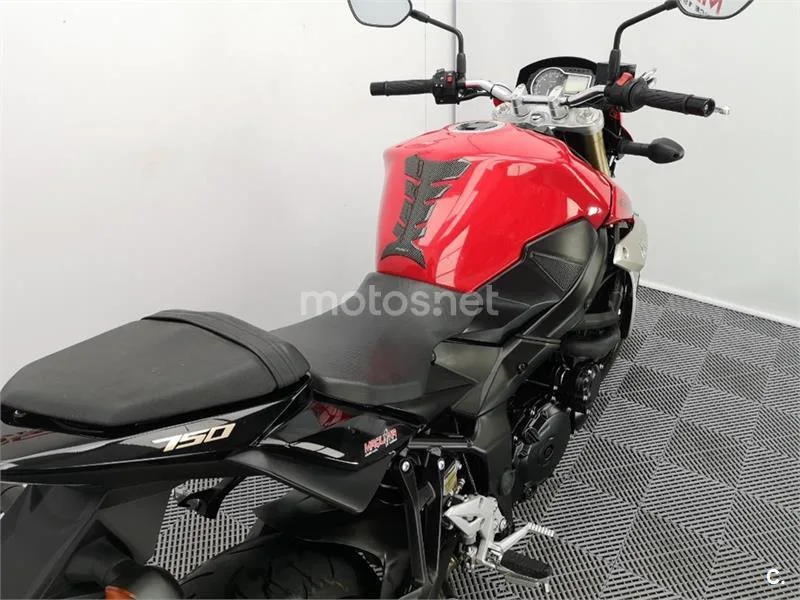 Suzuki GSR 750 – Vista 7