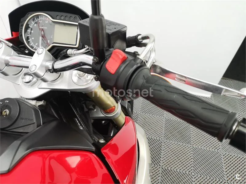 Suzuki GSR 750 – Vista 10