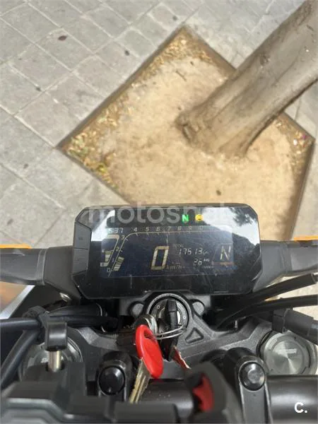 Honda CB125R - Vista 4