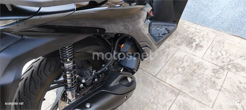 Honda SH 125i – Vista 4