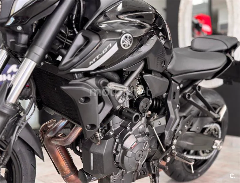 Yamaha MT-07 – Vista 7