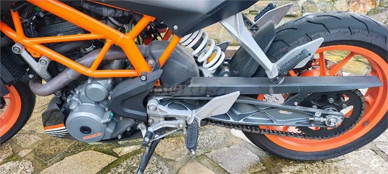 KTM 390 Duke – Vista 6