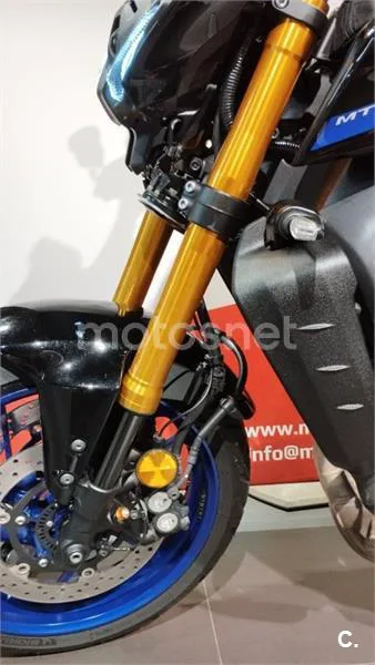 Yamaha MT-09 – Vista 16