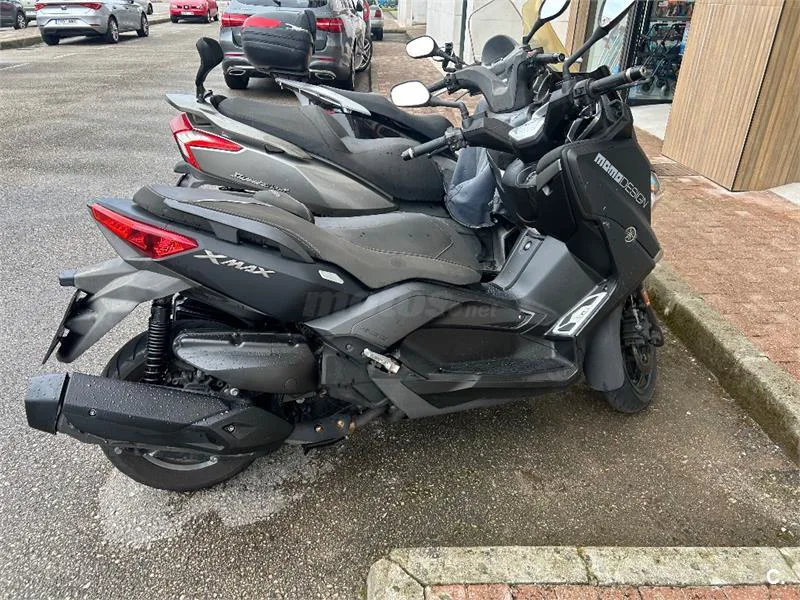 Yamaha XMAX 400 – Vista 4