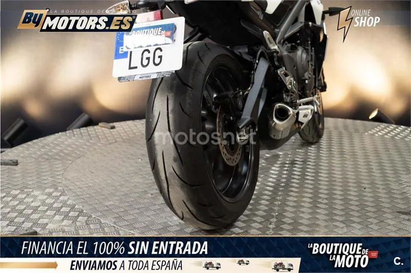 Triumph Street Triple – Vista 20