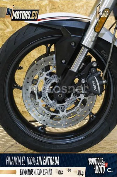 Triumph Street Triple – Vista 33