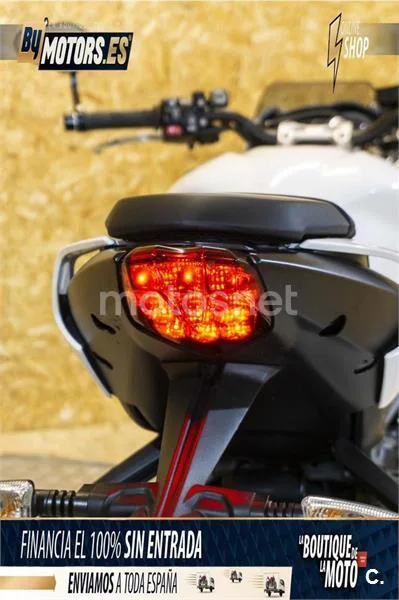 Triumph Street Triple – Vista 43