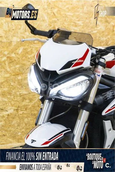 Triumph Street Triple – Vista 44