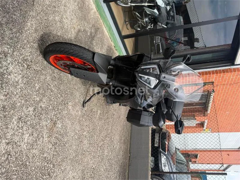 KTM 890 – Vista 3