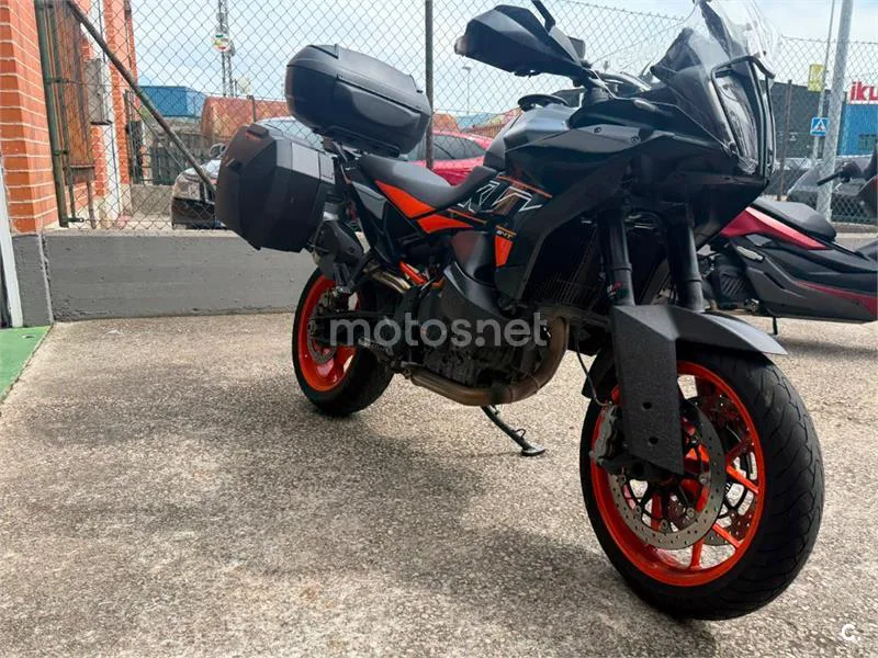 KTM 890 – Vista 4