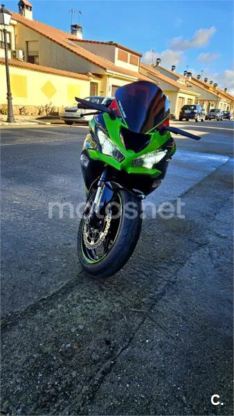 Kawasaki Ninja ZX-6R - Vista 3