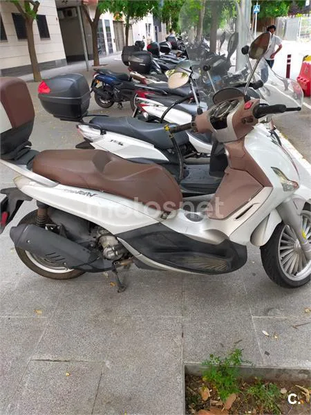 Piaggio Beverly 300 – Vista 2