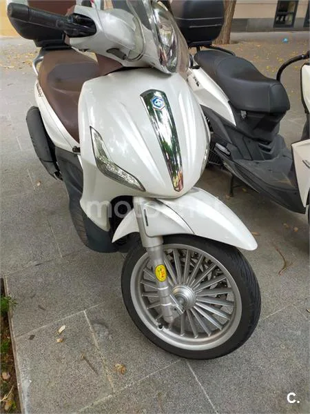 Piaggio Beverly 300 – Vista 3