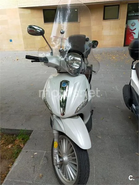 Piaggio Beverly 300 – Vista 4