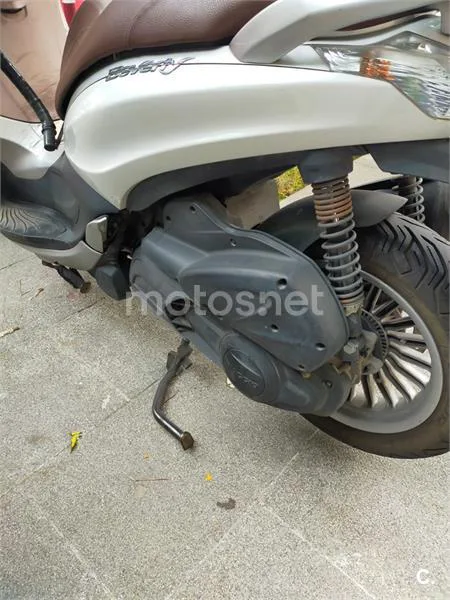 Piaggio Beverly 300 – Vista 6