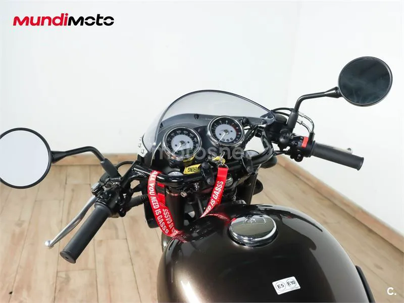 Kawasaki W800 – Vista 11