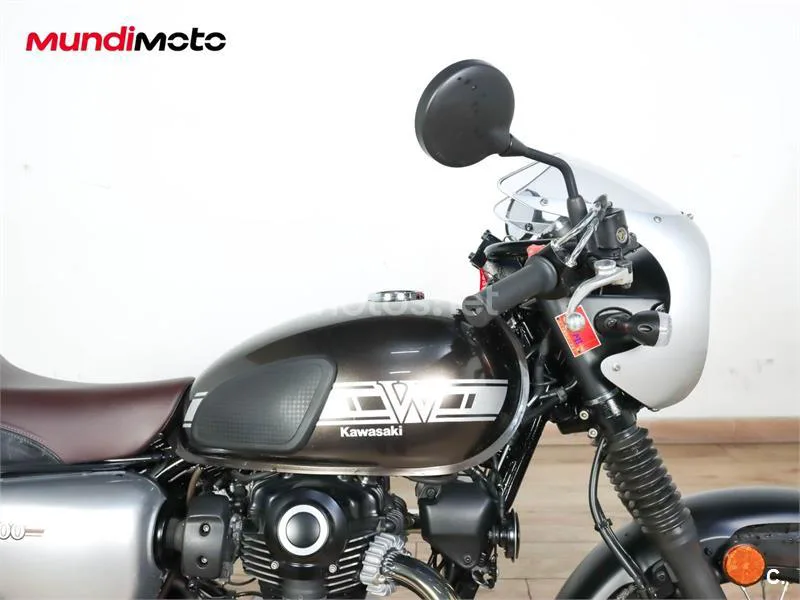 Kawasaki W800 – Vista 15