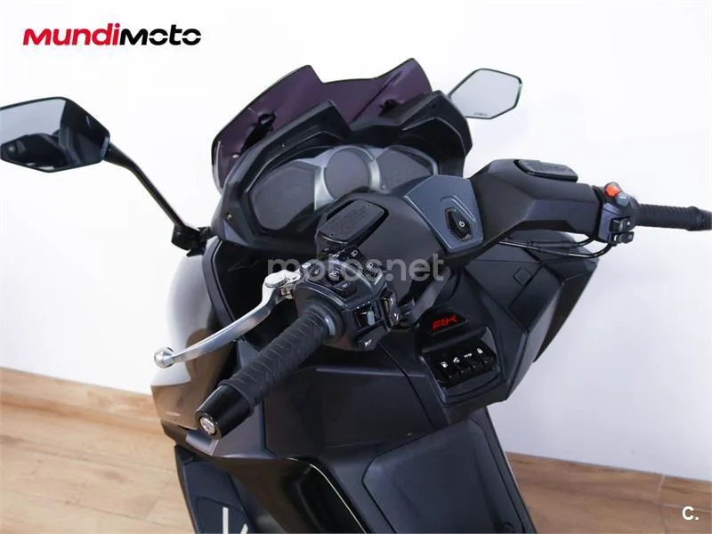 Kymco AK 550 – Vista 11