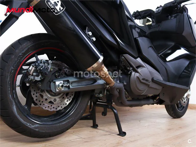 Kymco AK 550 – Vista 4