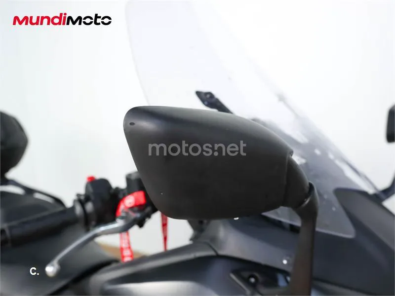Yamaha TMAX – Vista 14