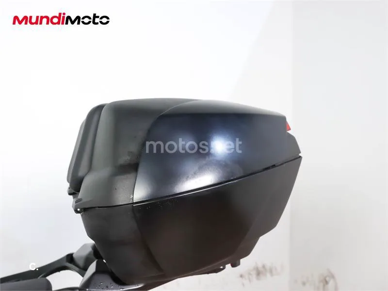 Yamaha TMAX – Vista 15