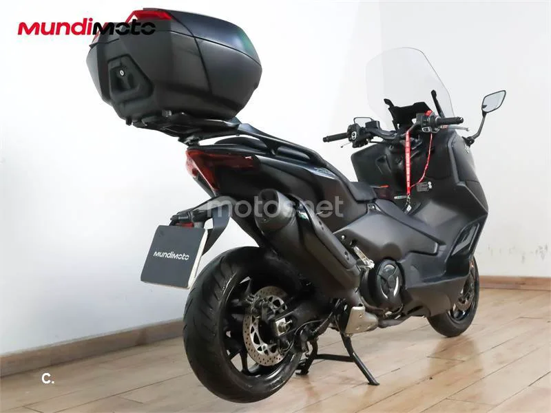 Yamaha TMAX – Vista 3