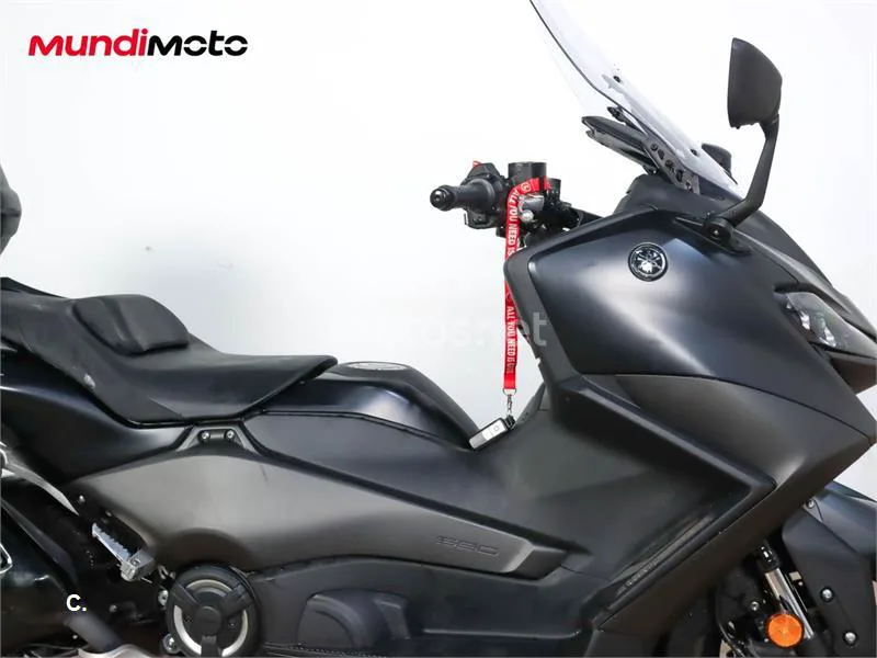 Yamaha TMAX – Vista 30