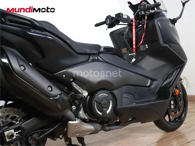 Yamaha TMAX – Vista 4