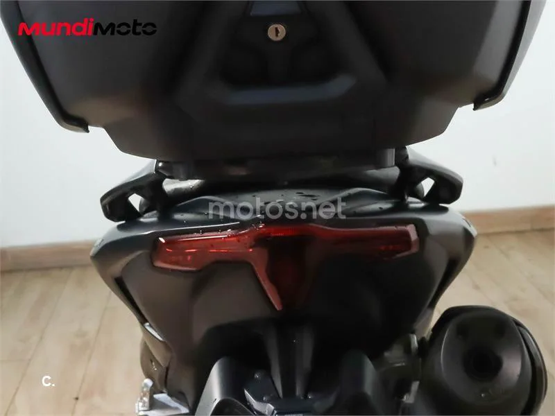 Yamaha TMAX – Vista 9