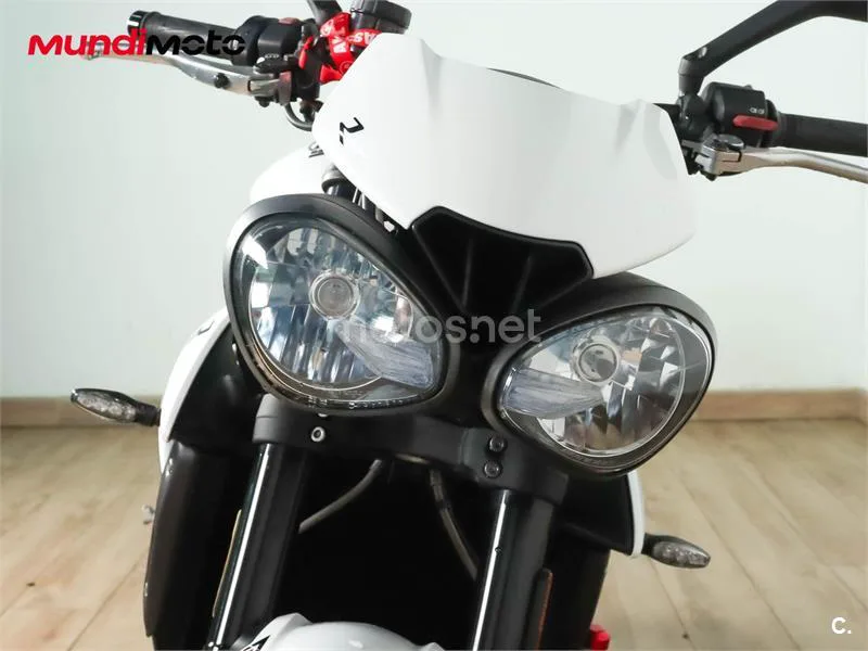Triumph Street Triple – Vista 5