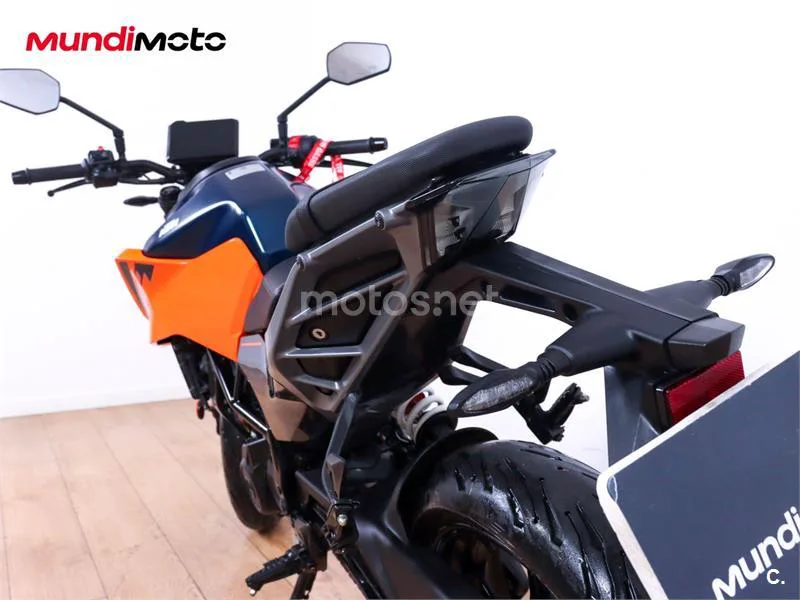 KTM 125 – Vista 9