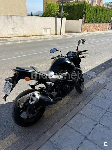 Kawasaki Z750 – Vista 4