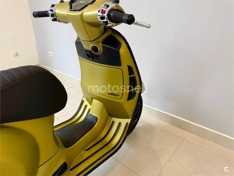 Vespa GTS 300 – Vista 12