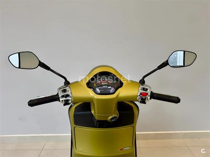 Vespa GTS 300 – Vista 17