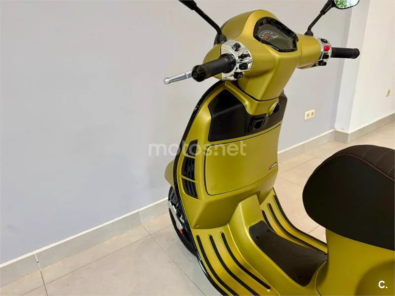 Vespa GTS 300 – Vista 10