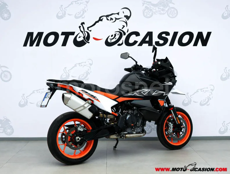 KTM 890 – Vista 3