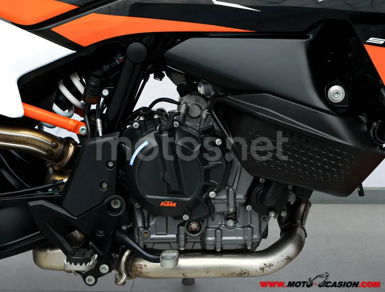 KTM 890 – Vista 5