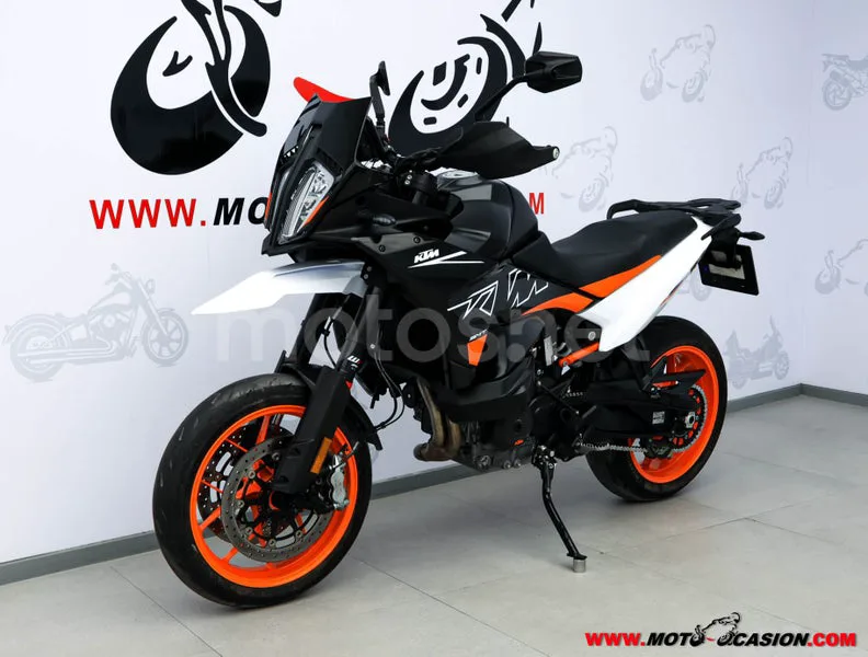 KTM 890 – Vista 8