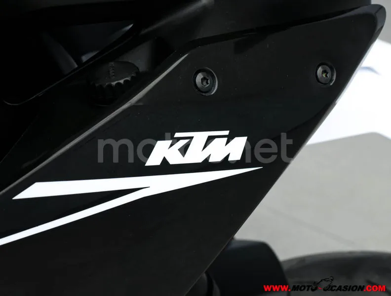 KTM 890 – Vista 9