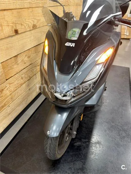 Honda PCX 125 – Vista 3
