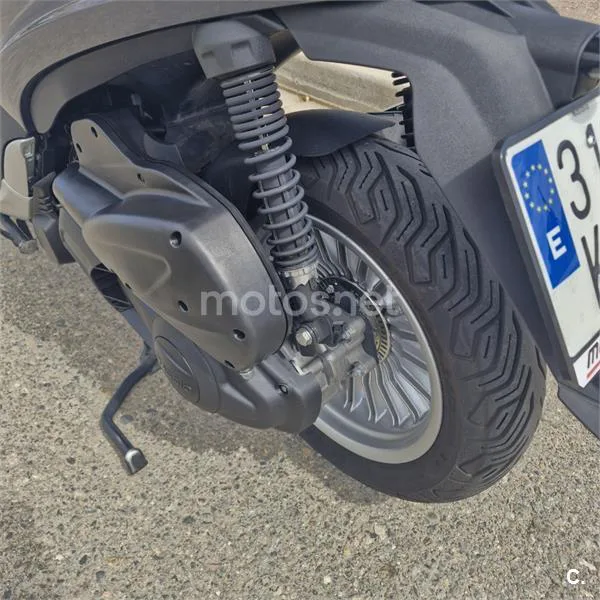 Piaggio Beverly 300 – Vista 12