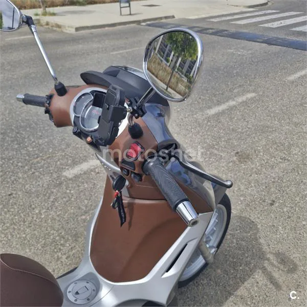 Piaggio Beverly 300 – Vista 15
