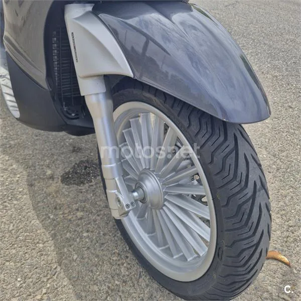 Piaggio Beverly 300 – Vista 16