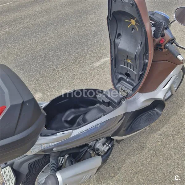 Piaggio Beverly 300 – Vista 23