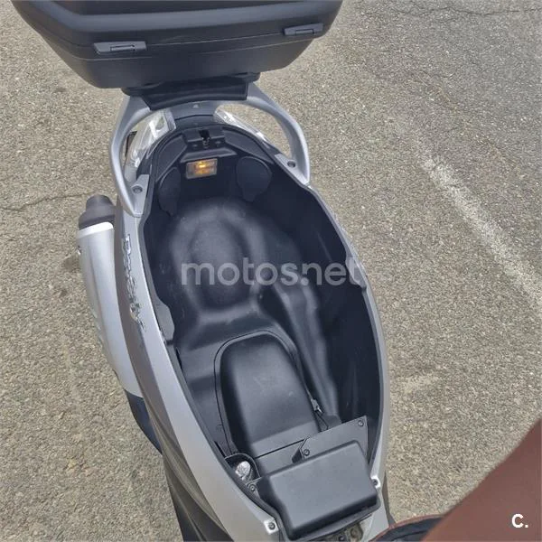 Piaggio Beverly 300 – Vista 24