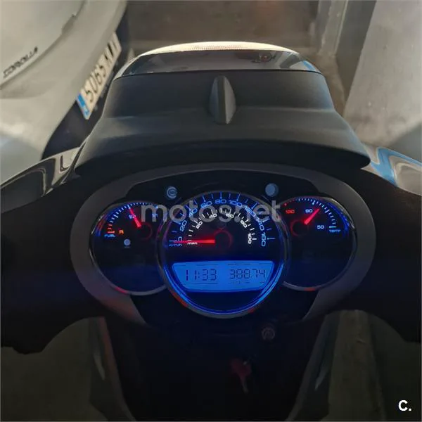 Piaggio Beverly 300 – Vista 25