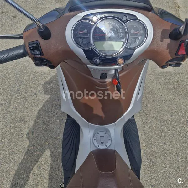 Piaggio Beverly 300 – Vista 4