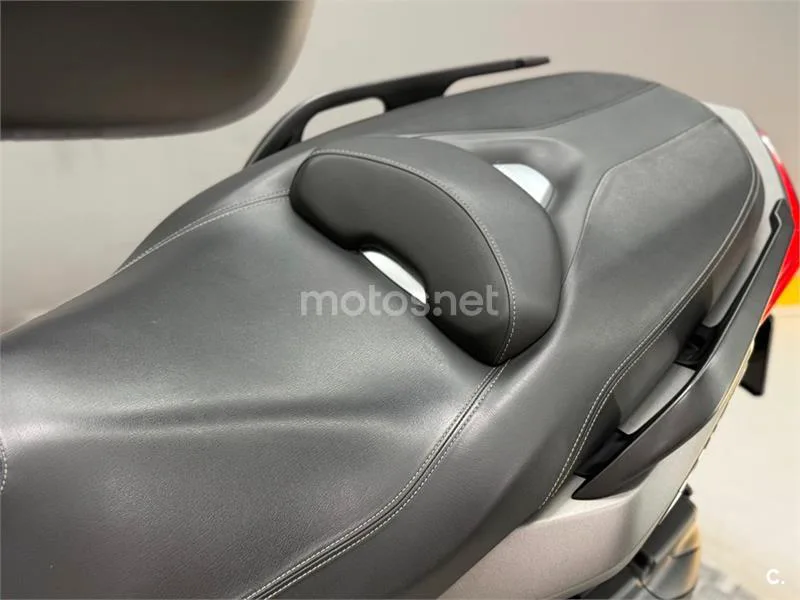 Yamaha XMAX 400 – Vista 12