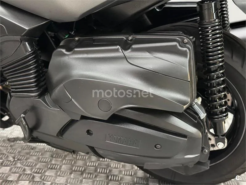 Yamaha XMAX 400 – Vista 18